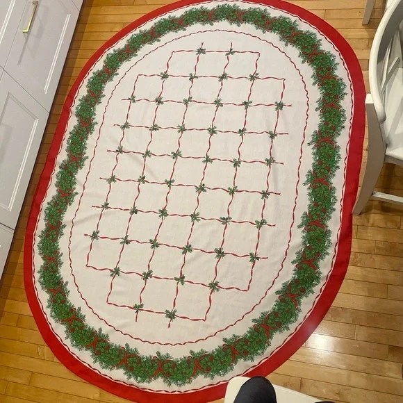 Holiday Festive Red/Green/white Oblong Tablecloth 
80 x 60 - Picture 6 of 10